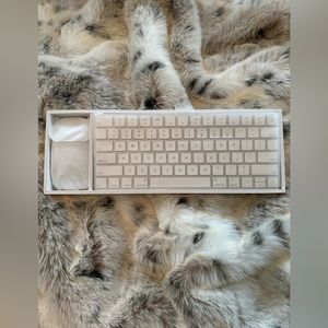 Apple Magic Keyboard mouse, mousepad and usb cord for charging. New